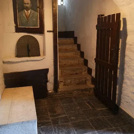 Old Oven Lodge *
